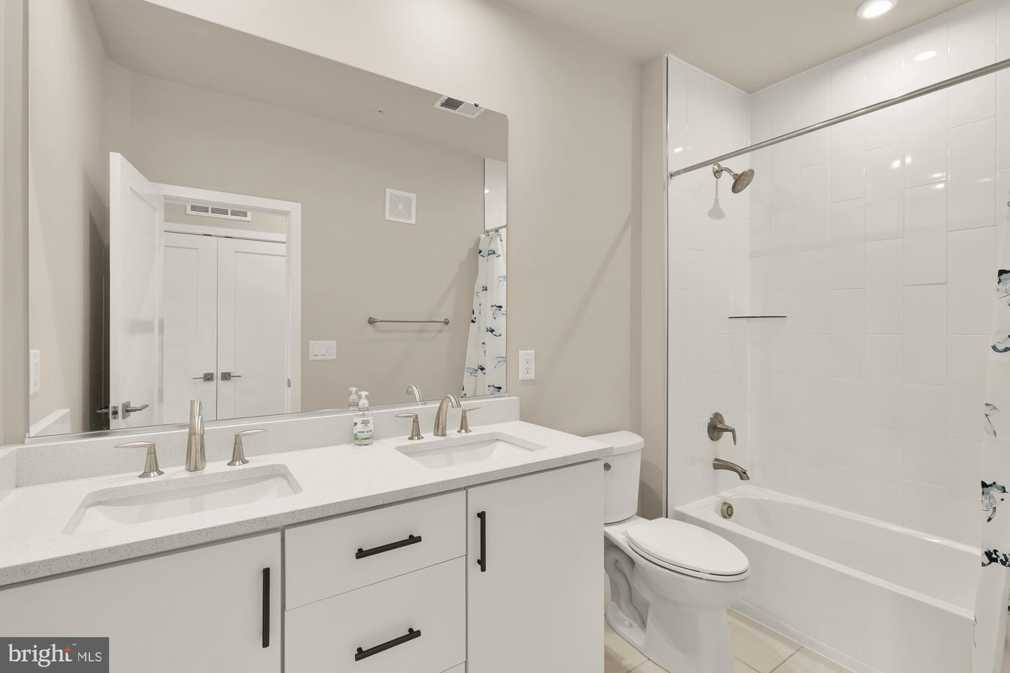 7458 BACKETT WOOD TER #401, MCLEAN, Virginia 22102, 3 Bedrooms Bedrooms, ,2 BathroomsBathrooms,Residential,For sale,7458 BACKETT WOOD TER #401,VAFX2245946 MLS # VAFX2245946