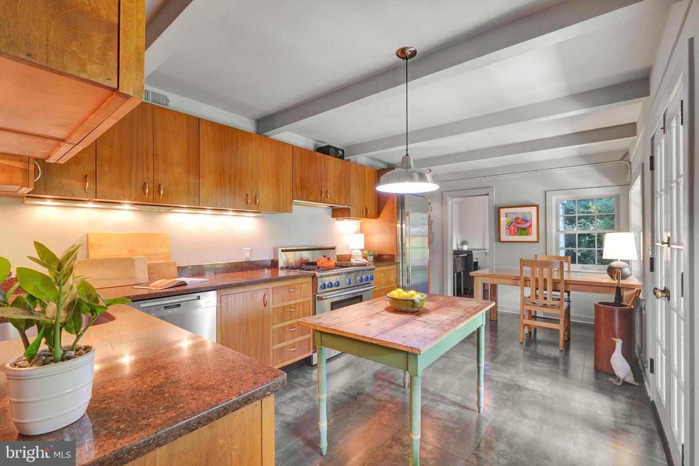 323 N PATRICK ST, ALEXANDRIA, Virginia 22314, 3 Bedrooms Bedrooms, ,2 BathroomsBathrooms,Residential,For sale,323 N PATRICK ST,VAAX2046210 MLS # VAAX2046210
