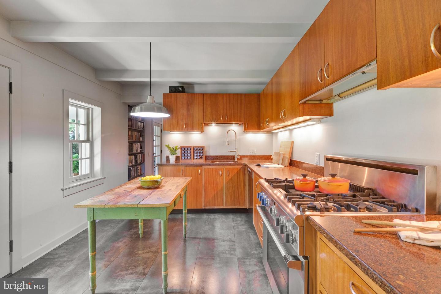 323 N PATRICK ST, ALEXANDRIA, Virginia 22314, 3 Bedrooms Bedrooms, ,2 BathroomsBathrooms,Residential,For sale,323 N PATRICK ST,VAAX2046210 MLS # VAAX2046210