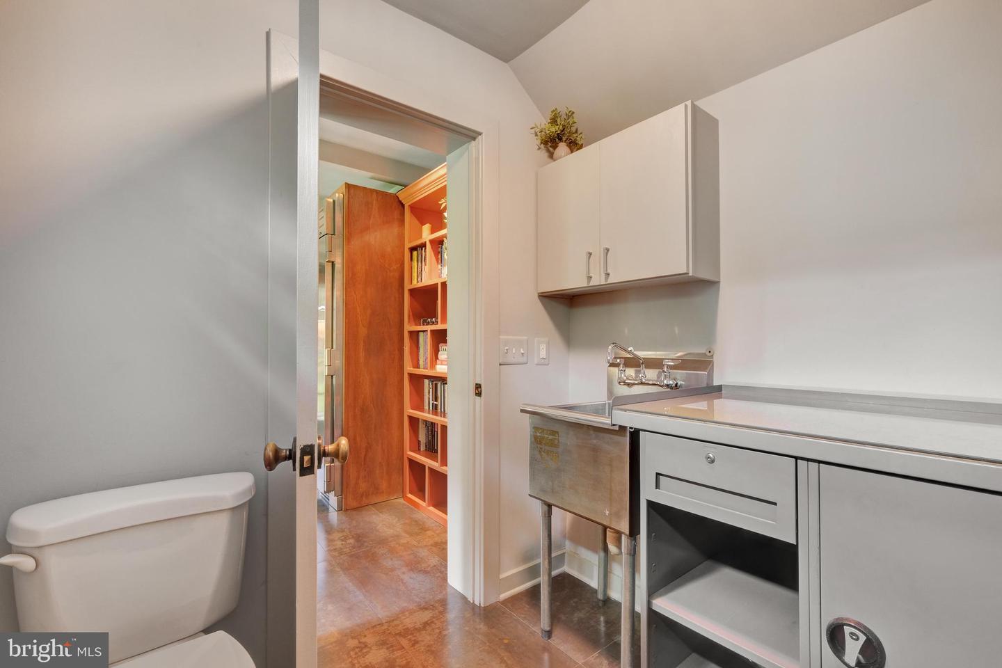 323 N PATRICK ST, ALEXANDRIA, Virginia 22314, 3 Bedrooms Bedrooms, ,2 BathroomsBathrooms,Residential,For sale,323 N PATRICK ST,VAAX2046210 MLS # VAAX2046210
