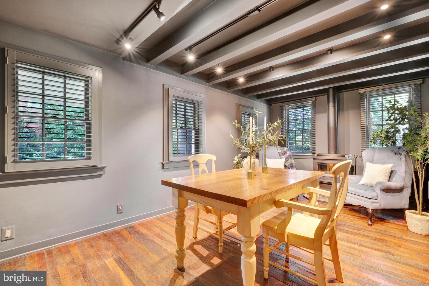 323 N PATRICK ST, ALEXANDRIA, Virginia 22314, 3 Bedrooms Bedrooms, ,2 BathroomsBathrooms,Residential,For sale,323 N PATRICK ST,VAAX2046210 MLS # VAAX2046210