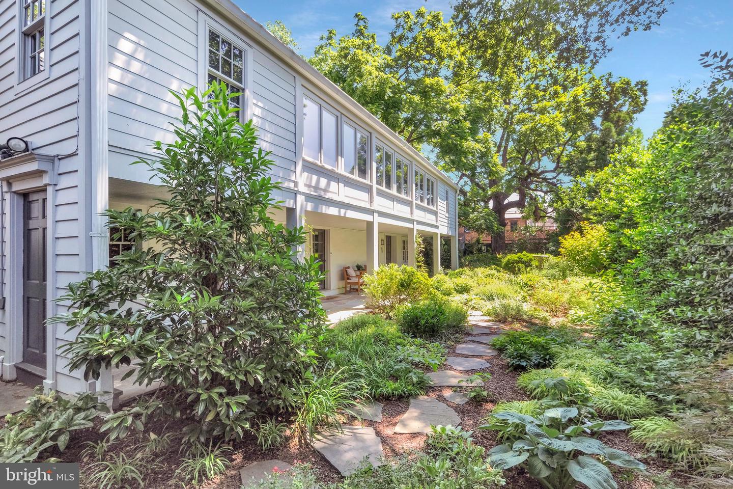 323 N PATRICK ST, ALEXANDRIA, Virginia 22314, 3 Bedrooms Bedrooms, ,2 BathroomsBathrooms,Residential,For sale,323 N PATRICK ST,VAAX2046210 MLS # VAAX2046210