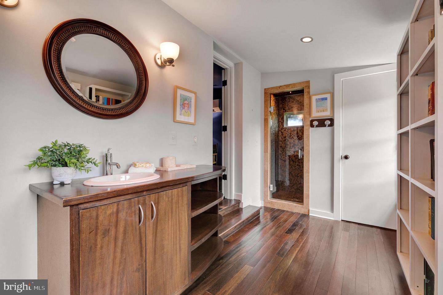 323 N PATRICK ST, ALEXANDRIA, Virginia 22314, 3 Bedrooms Bedrooms, ,2 BathroomsBathrooms,Residential,For sale,323 N PATRICK ST,VAAX2046210 MLS # VAAX2046210