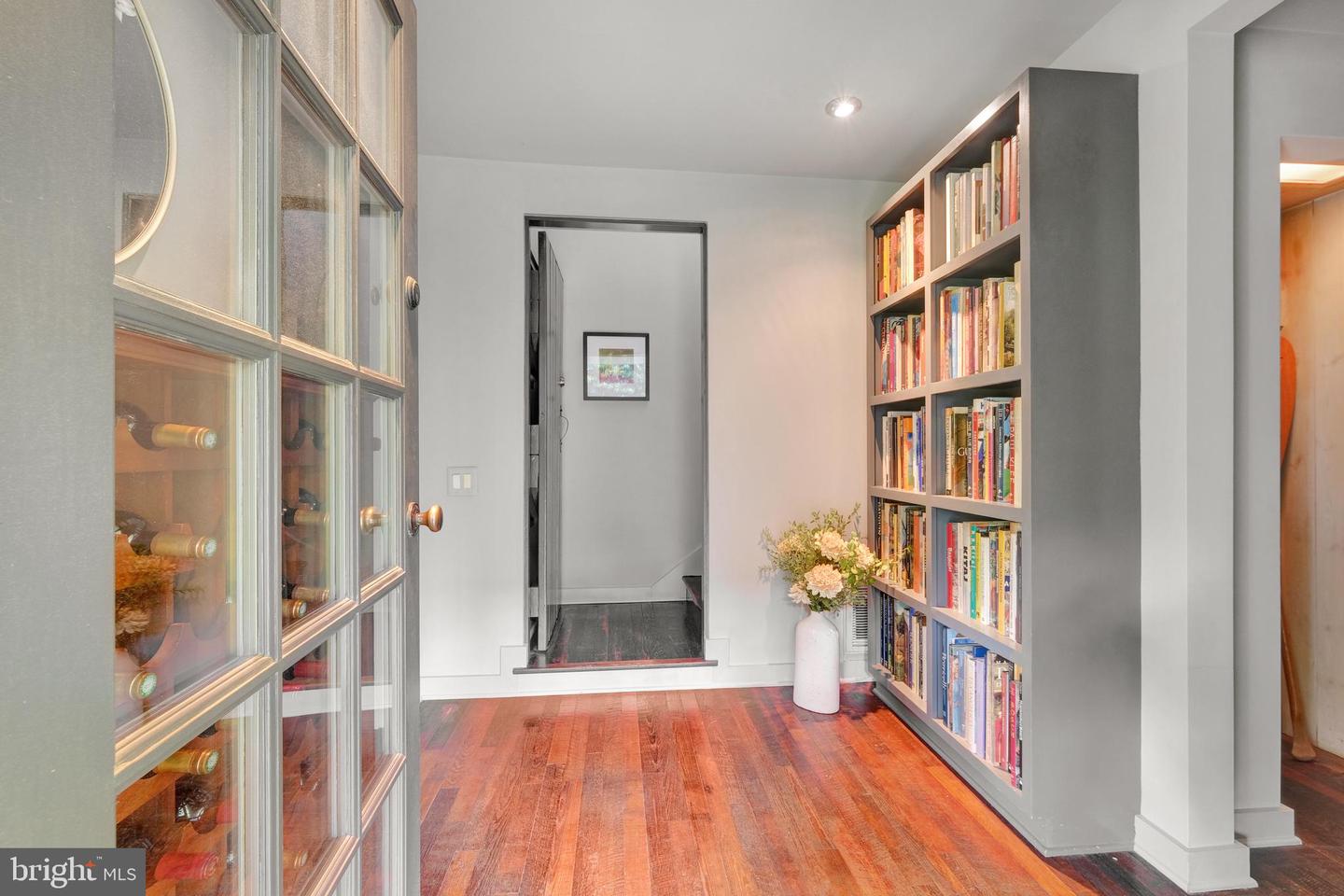 323 N PATRICK ST, ALEXANDRIA, Virginia 22314, 3 Bedrooms Bedrooms, ,2 BathroomsBathrooms,Residential,For sale,323 N PATRICK ST,VAAX2046210 MLS # VAAX2046210