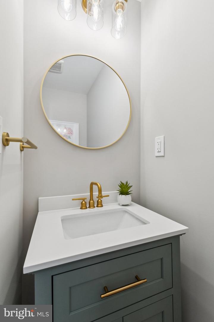 344 ELM ST NW, WASHINGTON, District Of Columbia 20001, 3 Bedrooms Bedrooms, ,2 BathroomsBathrooms,Residential,For sale,344 ELM ST NW,DCDC2204494 MLS # DCDC2204494