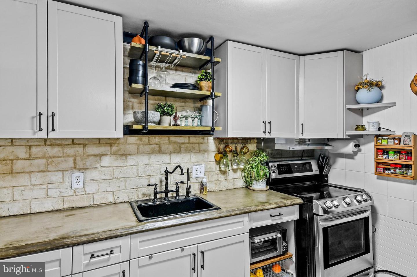 9821 MAURY LN, MANASSAS, Virginia 20110, 3 Bedrooms Bedrooms, ,1 BathroomBathrooms,Residential,For sale,9821 MAURY LN,VAMN2008470 MLS # VAMN2008470