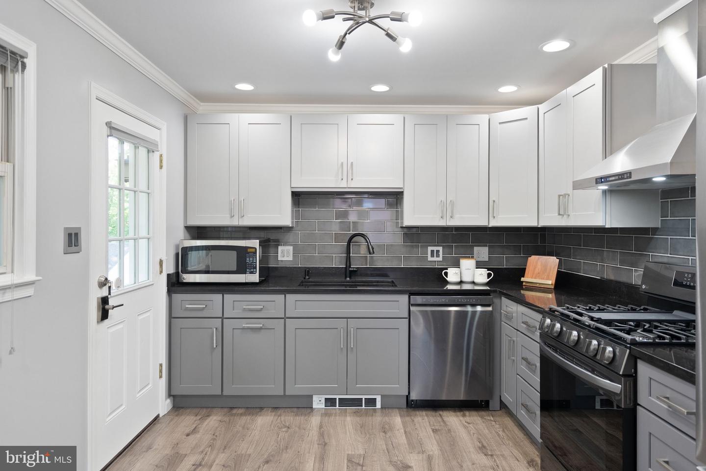 5634 INVERCHAPEL RD, SPRINGFIELD, Virginia 22151, 5 Bedrooms Bedrooms, 11 Rooms Rooms,3 BathroomsBathrooms,Residential,For sale,5634 INVERCHAPEL RD,VAFX2246094 MLS # VAFX2246094