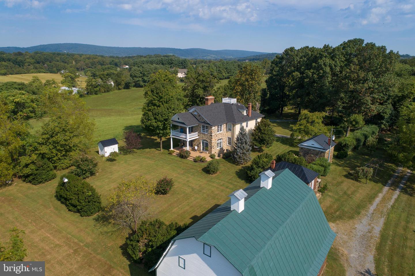35175 SNICKERSVILLE TPKE, ROUND HILL, Virginia 20141, 4 Bedrooms Bedrooms, ,3 BathroomsBathrooms,Residential,For sale,35175 SNICKERSVILLE TPKE,VALO2099006 MLS # VALO2099006