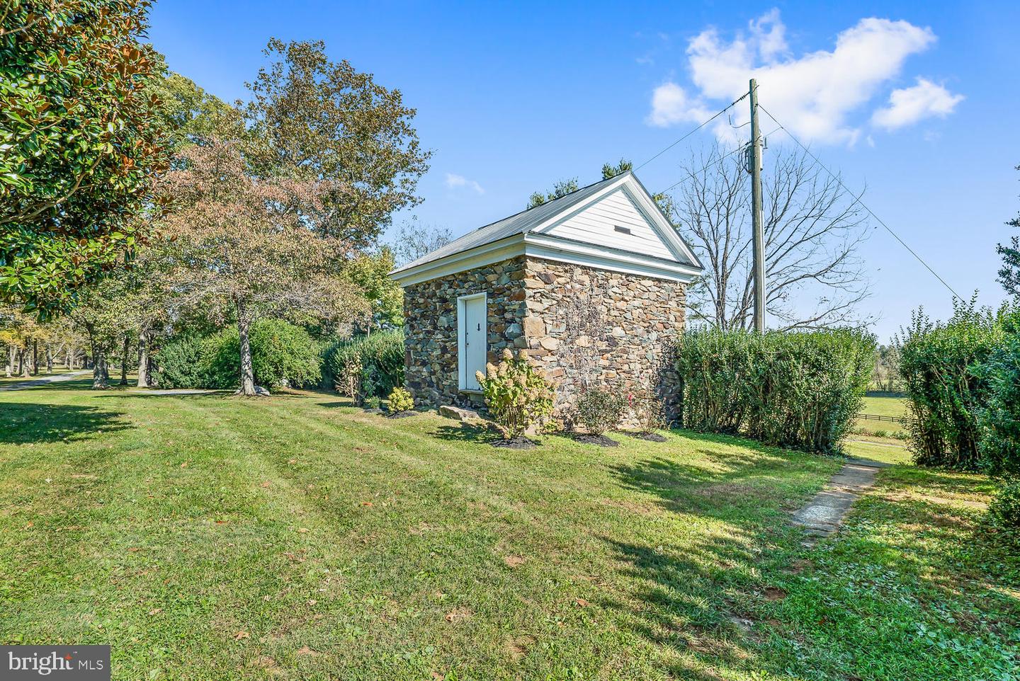 35175 SNICKERSVILLE TPKE, ROUND HILL, Virginia 20141, 4 Bedrooms Bedrooms, ,3 BathroomsBathrooms,Residential,For sale,35175 SNICKERSVILLE TPKE,VALO2099006 MLS # VALO2099006