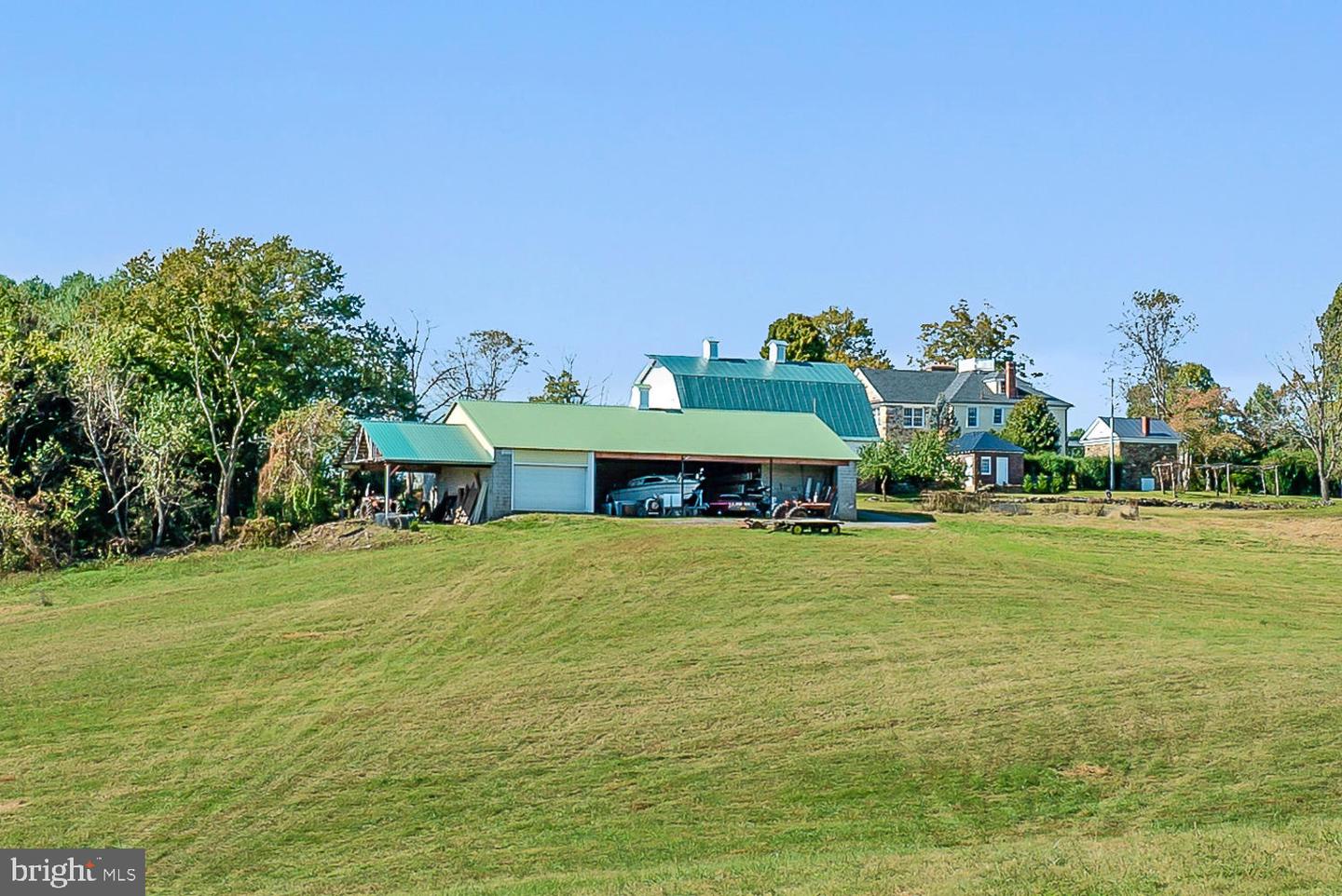 35175 SNICKERSVILLE TPKE, ROUND HILL, Virginia 20141, 4 Bedrooms Bedrooms, ,3 BathroomsBathrooms,Residential,For sale,35175 SNICKERSVILLE TPKE,VALO2099006 MLS # VALO2099006