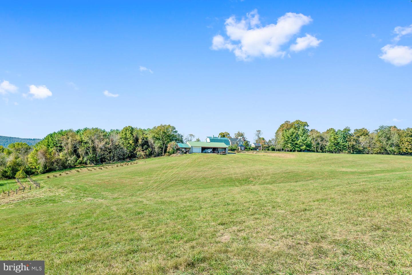35175 SNICKERSVILLE TPKE, ROUND HILL, Virginia 20141, 4 Bedrooms Bedrooms, ,3 BathroomsBathrooms,Residential,For sale,35175 SNICKERSVILLE TPKE,VALO2099006 MLS # VALO2099006