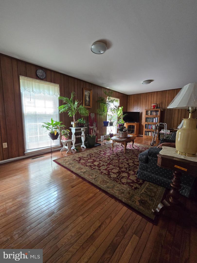 5546 NEDDLETON AVE, WOODBRIDGE, Virginia 22193, 4 Bedrooms Bedrooms, ,3 BathroomsBathrooms,Residential,For sale,5546 NEDDLETON AVE,VAPW2096560 MLS # VAPW2096560