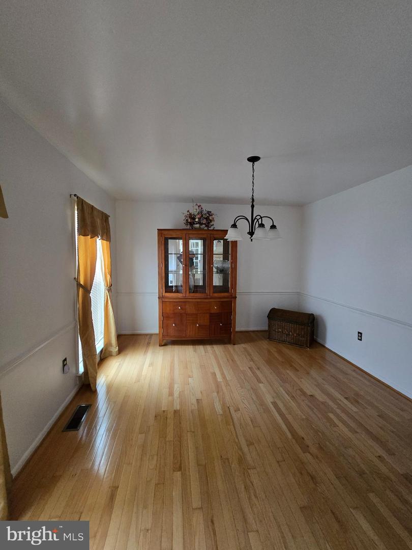 5546 NEDDLETON AVE, WOODBRIDGE, Virginia 22193, 4 Bedrooms Bedrooms, ,3 BathroomsBathrooms,Residential,For sale,5546 NEDDLETON AVE,VAPW2096560 MLS # VAPW2096560