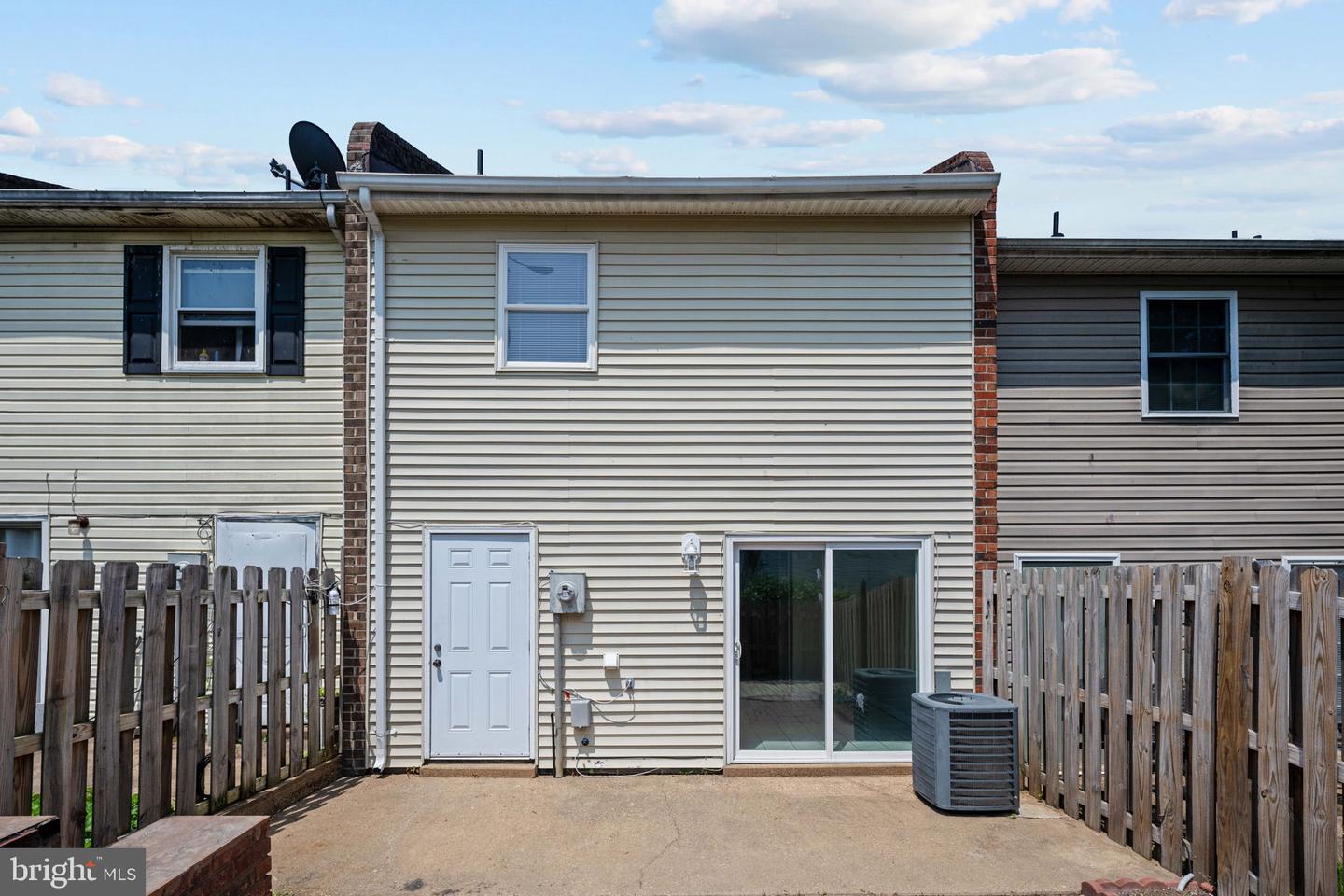 325 BROCK SQ, FREDERICKSBURG, Virginia 22401, 2 Bedrooms Bedrooms, ,1 BathroomBathrooms,Residential,For sale,325 BROCK SQ,VAFB2008396 MLS # VAFB2008396