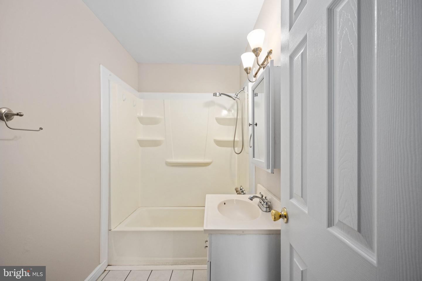 325 BROCK SQ, FREDERICKSBURG, Virginia 22401, 2 Bedrooms Bedrooms, ,1 BathroomBathrooms,Residential,For sale,325 BROCK SQ,VAFB2008396 MLS # VAFB2008396