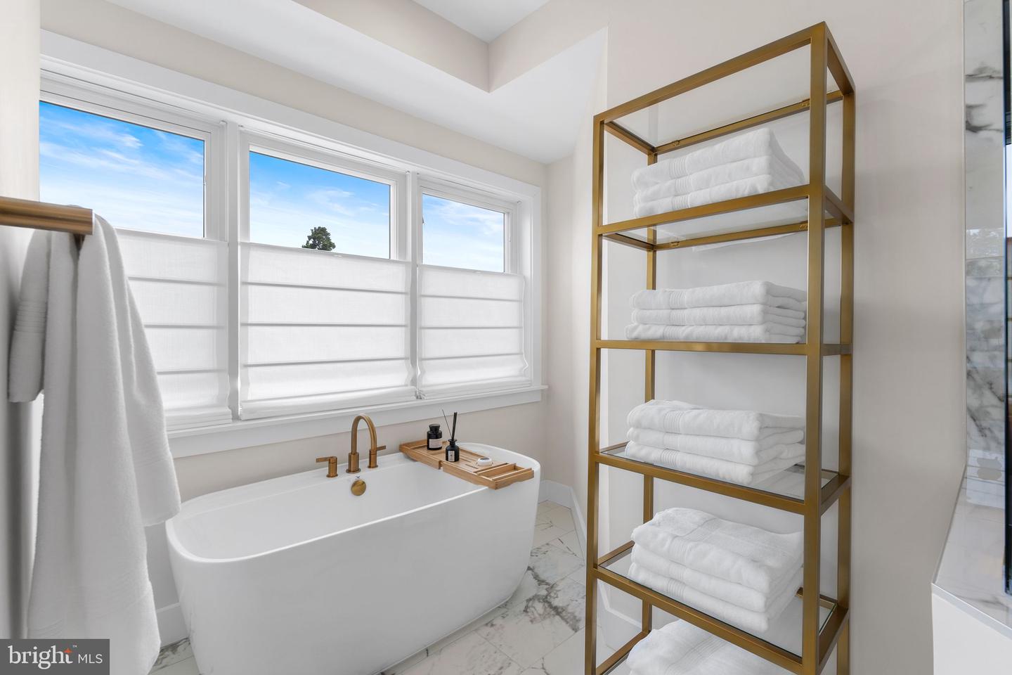 1622 CHAIN BRIDGE RD, MCLEAN, Virginia 22101, 3 Bedrooms Bedrooms, ,2 BathroomsBathrooms,Residential,For sale,1622 CHAIN BRIDGE RD,VAFX2246242 MLS # VAFX2246242