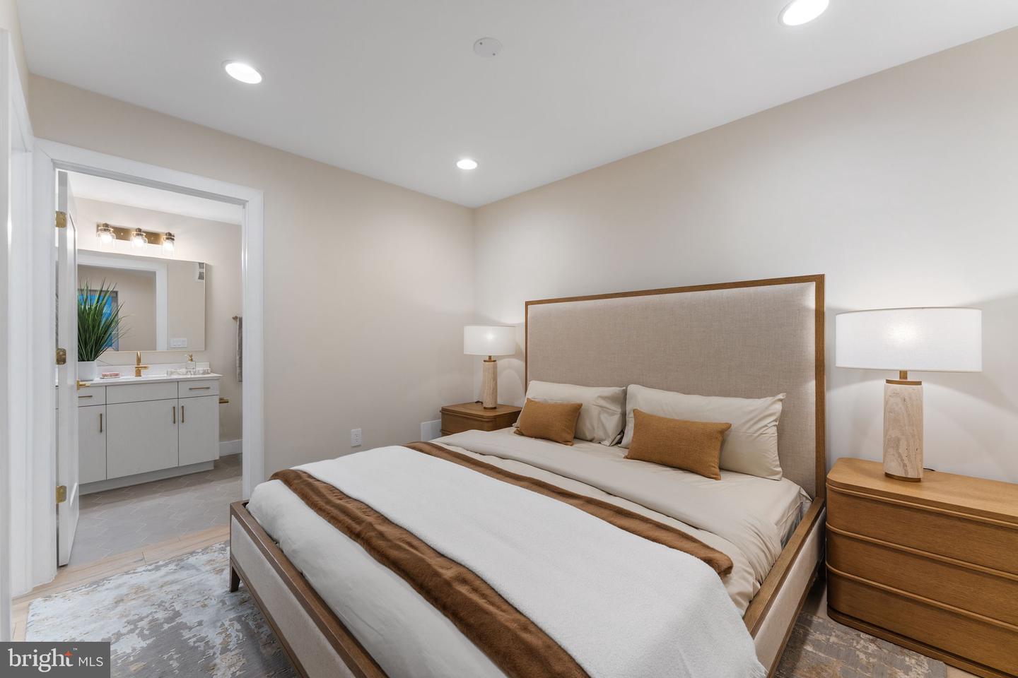 1622 CHAIN BRIDGE RD, MCLEAN, Virginia 22101, 3 Bedrooms Bedrooms, ,2 BathroomsBathrooms,Residential,For sale,1622 CHAIN BRIDGE RD,VAFX2246242 MLS # VAFX2246242