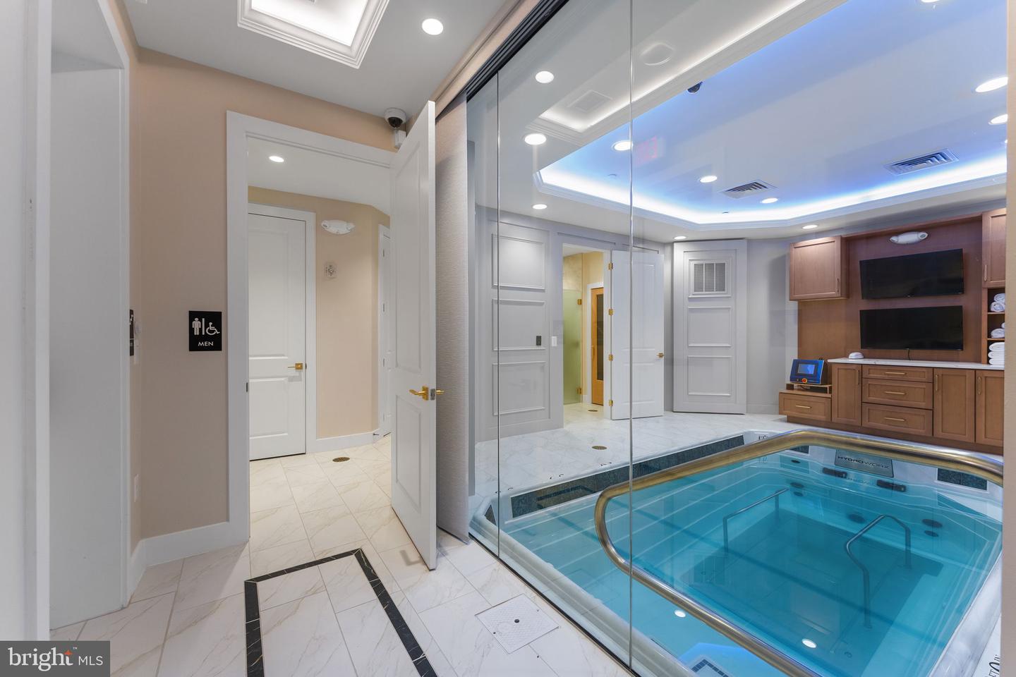 1622 CHAIN BRIDGE RD, MCLEAN, Virginia 22101, 3 Bedrooms Bedrooms, ,2 BathroomsBathrooms,Residential,For sale,1622 CHAIN BRIDGE RD,VAFX2246242 MLS # VAFX2246242