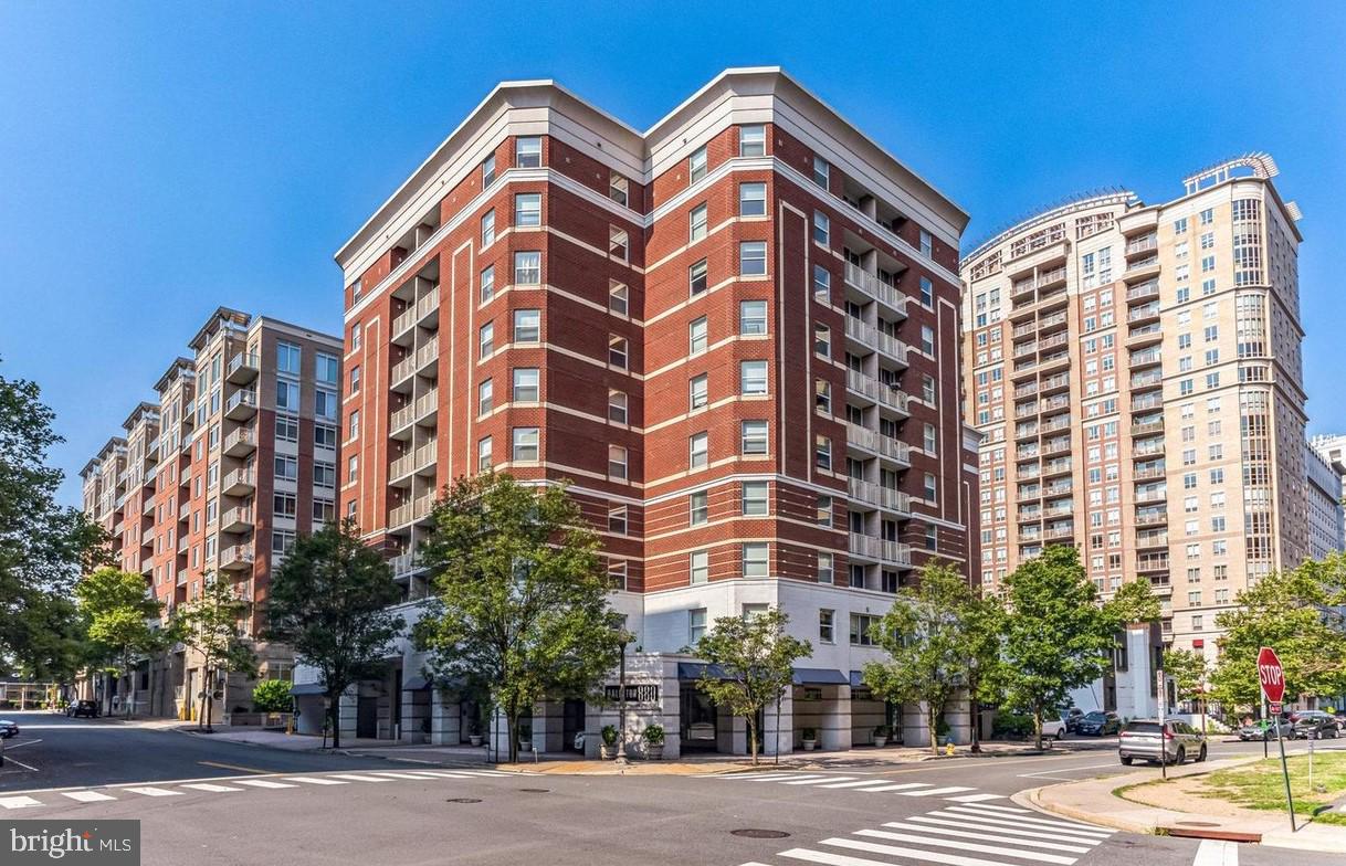 880 N POLLARD ST #702, ARLINGTON, Virginia 22203, 1 Bedroom Bedrooms, ,1 BathroomBathrooms,Residential,For sale,880 N POLLARD ST #702,VAAR2058918 MLS # VAAR2058918