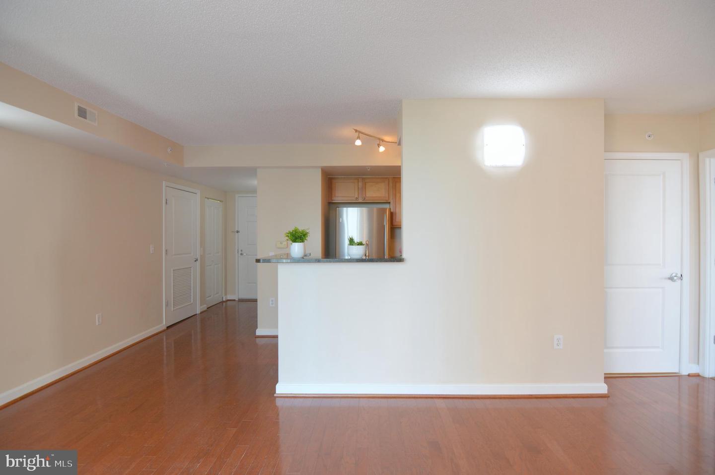 880 N POLLARD ST #702, ARLINGTON, Virginia 22203, 1 Bedroom Bedrooms, ,1 BathroomBathrooms,Residential,For sale,880 N POLLARD ST #702,VAAR2058918 MLS # VAAR2058918