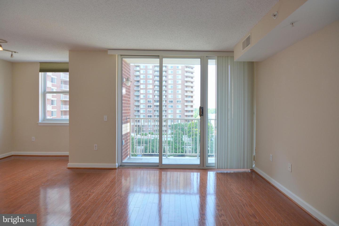 880 N POLLARD ST #702, ARLINGTON, Virginia 22203, 1 Bedroom Bedrooms, ,1 BathroomBathrooms,Residential,For sale,880 N POLLARD ST #702,VAAR2058918 MLS # VAAR2058918