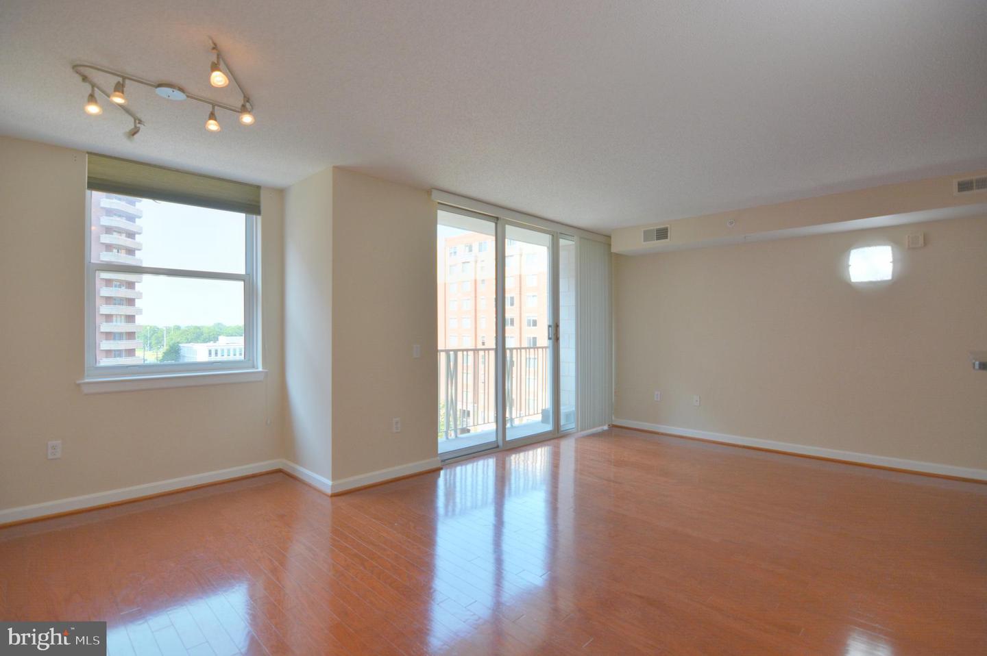 880 N POLLARD ST #702, ARLINGTON, Virginia 22203, 1 Bedroom Bedrooms, ,1 BathroomBathrooms,Residential,For sale,880 N POLLARD ST #702,VAAR2058918 MLS # VAAR2058918