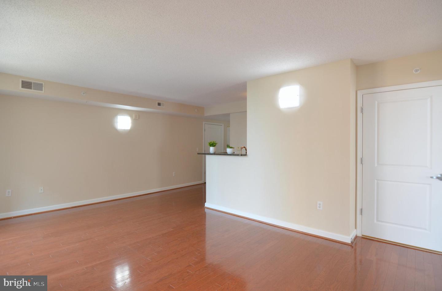 880 N POLLARD ST #702, ARLINGTON, Virginia 22203, 1 Bedroom Bedrooms, ,1 BathroomBathrooms,Residential,For sale,880 N POLLARD ST #702,VAAR2058918 MLS # VAAR2058918