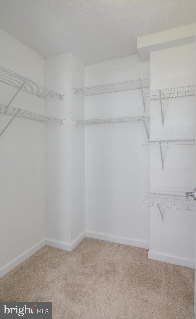 880 N POLLARD ST #702, ARLINGTON, Virginia 22203, 1 Bedroom Bedrooms, ,1 BathroomBathrooms,Residential,For sale,880 N POLLARD ST #702,VAAR2058918 MLS # VAAR2058918