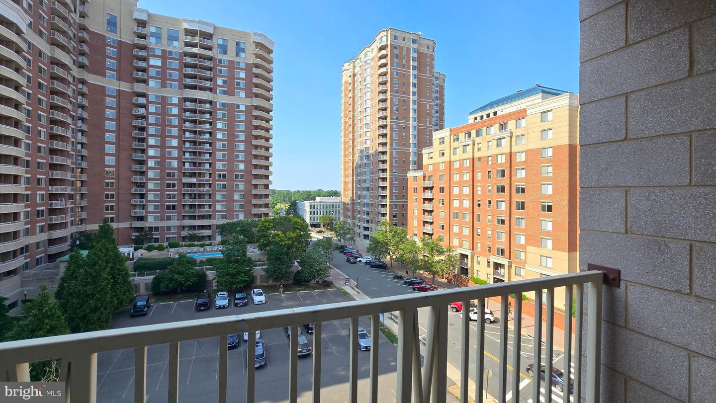880 N POLLARD ST #702, ARLINGTON, Virginia 22203, 1 Bedroom Bedrooms, ,1 BathroomBathrooms,Residential,For sale,880 N POLLARD ST #702,VAAR2058918 MLS # VAAR2058918