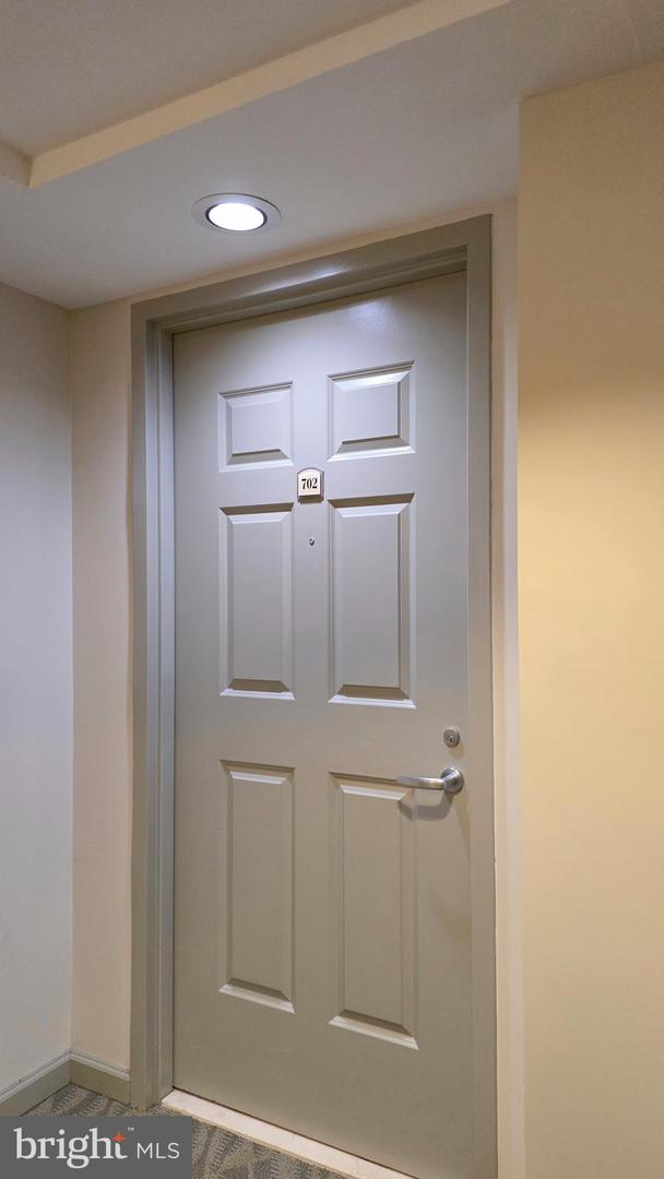 880 N POLLARD ST #702, ARLINGTON, Virginia 22203, 1 Bedroom Bedrooms, ,1 BathroomBathrooms,Residential,For sale,880 N POLLARD ST #702,VAAR2058918 MLS # VAAR2058918