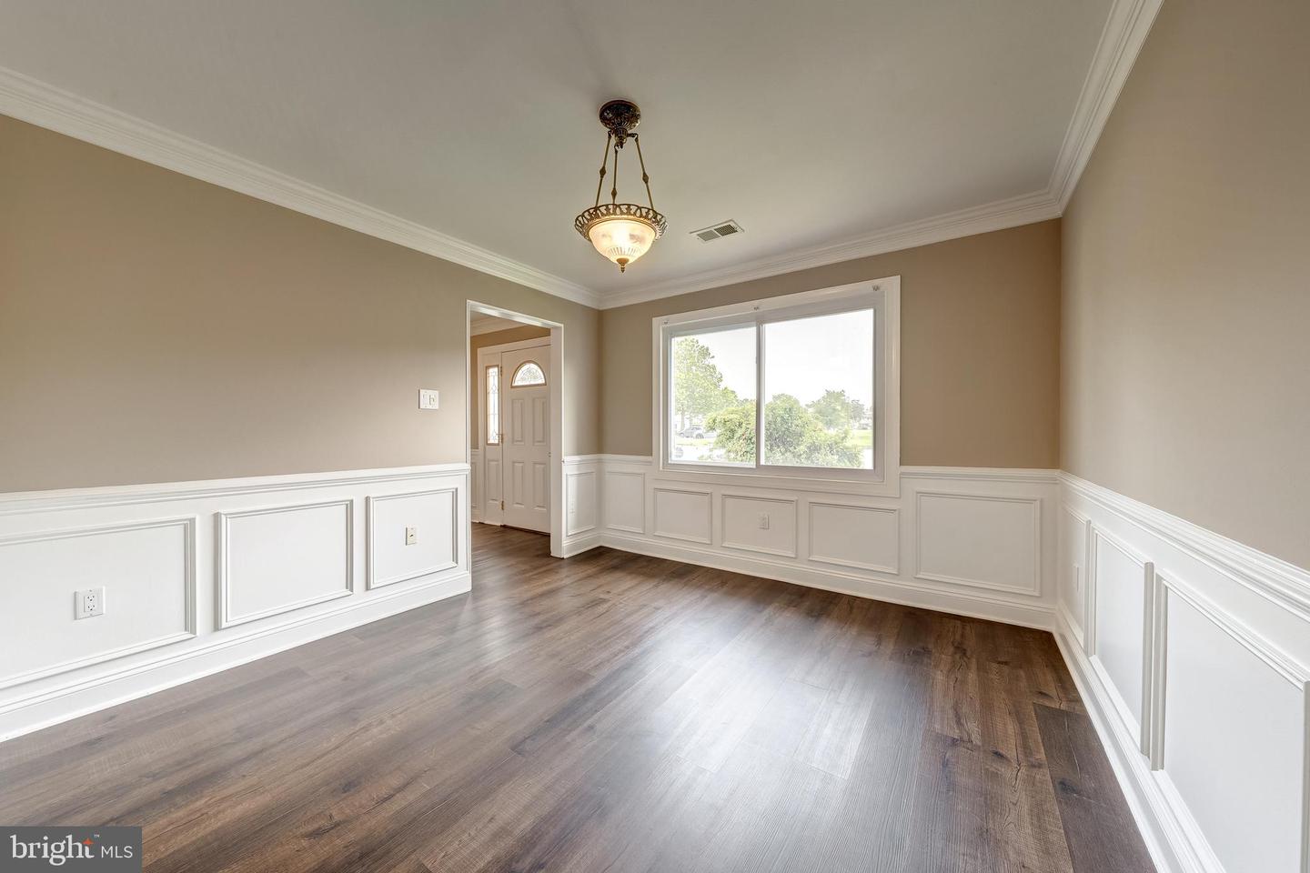 32 CAROLINA CT, STERLING, Virginia 20164, 3 Bedrooms Bedrooms, ,2 BathroomsBathrooms,Residential,For sale,32 CAROLINA CT,VALO2099054 MLS # VALO2099054