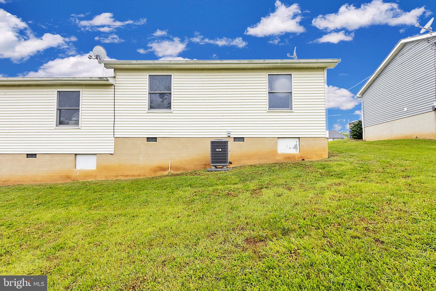 452 PLEASANT VIEW DR, STRASBURG, Virginia 22657, 2 Bedrooms Bedrooms, ,1 BathroomBathrooms,Residential,For sale,452 PLEASANT VIEW DR,VASH2011676 MLS # VASH2011676