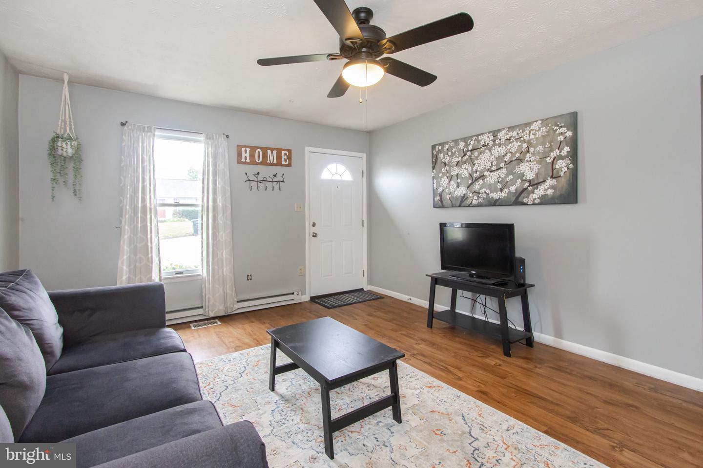 452 PLEASANT VIEW DR, STRASBURG, Virginia 22657, 2 Bedrooms Bedrooms, ,1 BathroomBathrooms,Residential,For sale,452 PLEASANT VIEW DR,VASH2011676 MLS # VASH2011676