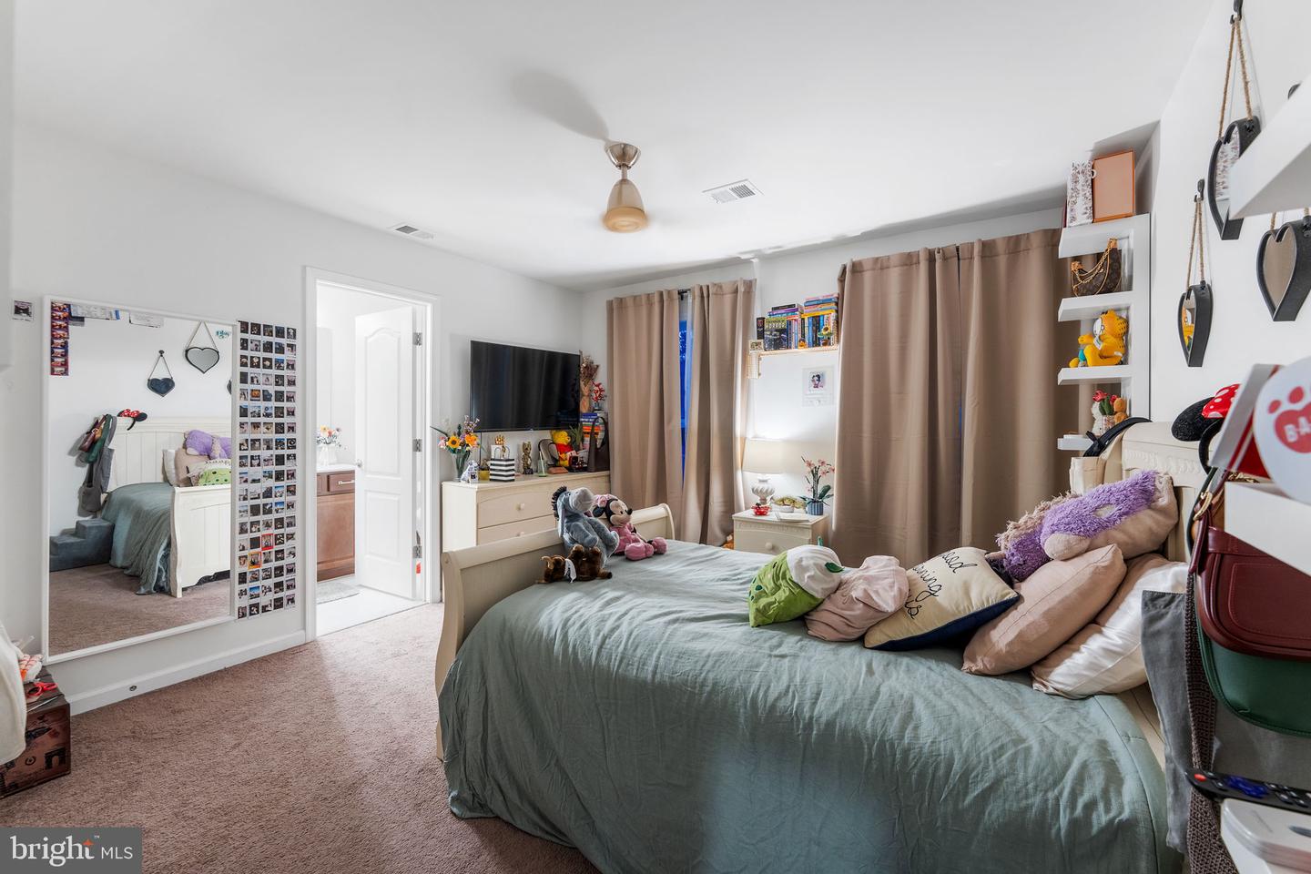 24696 CRESTED BUTTE CT, ALDIE, Virginia 20105, 5 Bedrooms Bedrooms, ,5 BathroomsBathrooms,Residential,For sale,24696 CRESTED BUTTE CT,VALO2099012 MLS # VALO2099012
