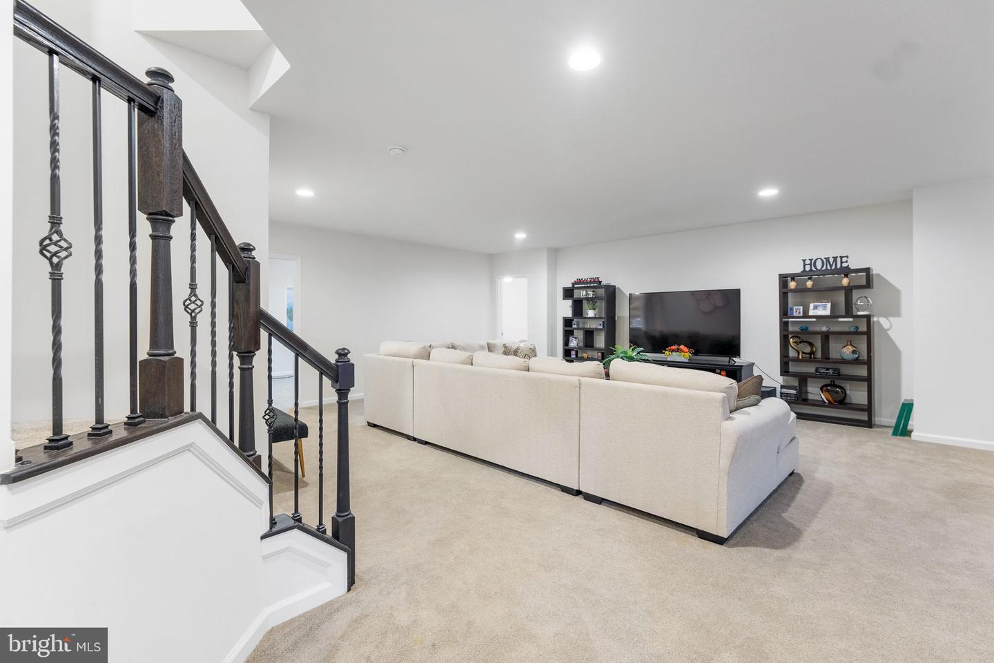24696 CRESTED BUTTE CT, ALDIE, Virginia 20105, 5 Bedrooms Bedrooms, ,5 BathroomsBathrooms,Residential,For sale,24696 CRESTED BUTTE CT,VALO2099012 MLS # VALO2099012