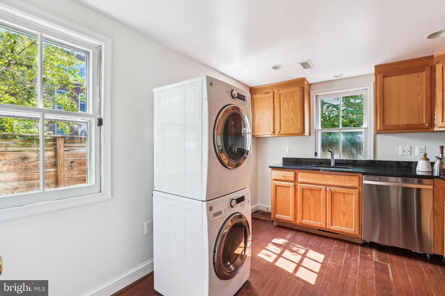 927 G ST SE, WASHINGTON, District Of Columbia 20003, 2 Bedrooms Bedrooms, ,1 BathroomBathrooms,Residential,For sale,927 G ST SE,DCDC2204624 MLS # DCDC2204624