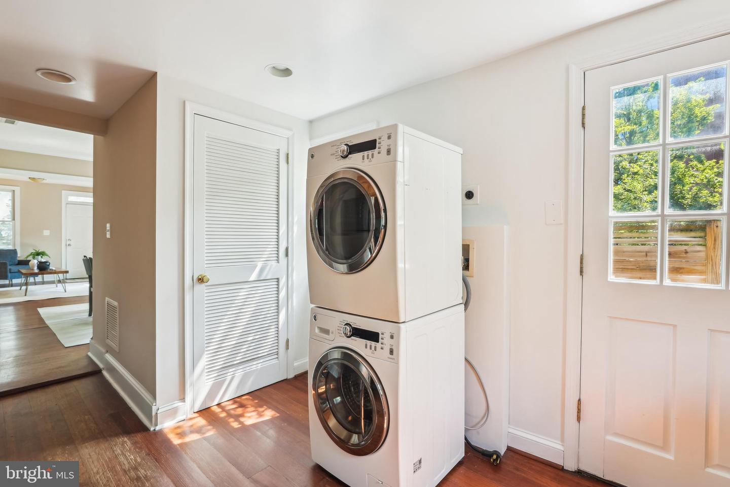927 G ST SE, WASHINGTON, District Of Columbia 20003, 2 Bedrooms Bedrooms, ,1 BathroomBathrooms,Residential,For sale,927 G ST SE,DCDC2204624 MLS # DCDC2204624