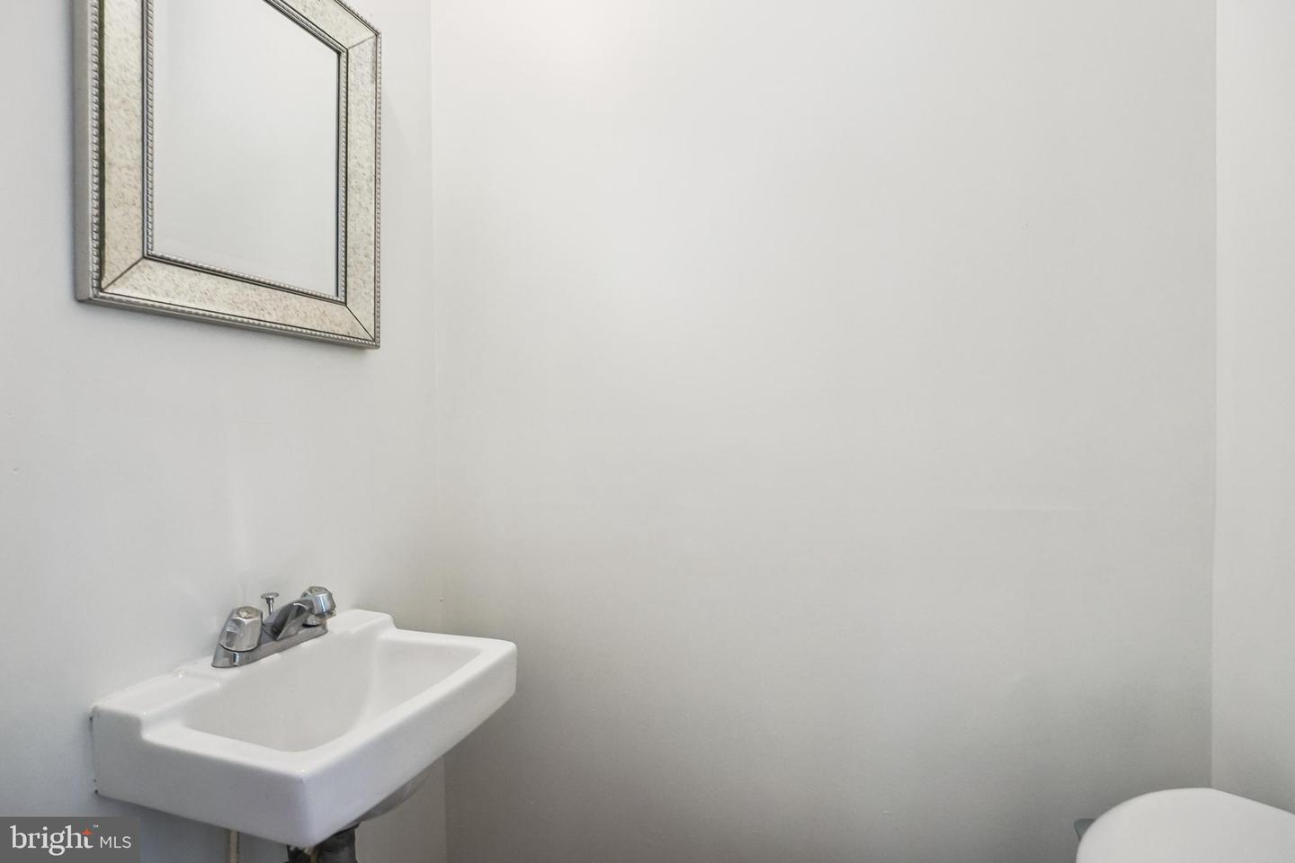 927 G ST SE, WASHINGTON, District Of Columbia 20003, 2 Bedrooms Bedrooms, ,1 BathroomBathrooms,Residential,For sale,927 G ST SE,DCDC2204624 MLS # DCDC2204624