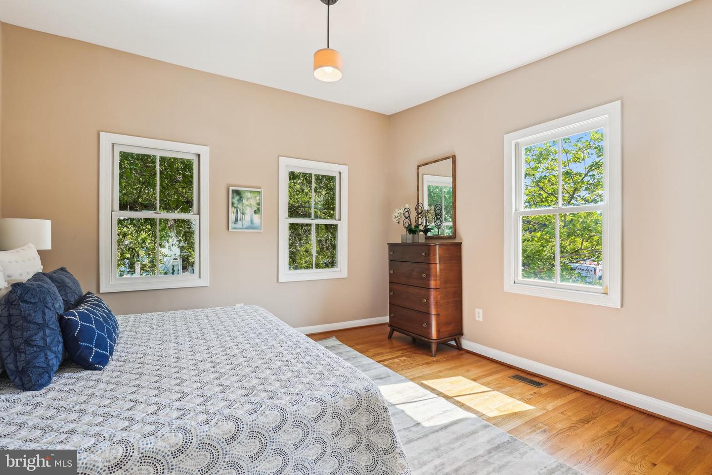 927 G ST SE, WASHINGTON, District Of Columbia 20003, 2 Bedrooms Bedrooms, ,1 BathroomBathrooms,Residential,For sale,927 G ST SE,DCDC2204624 MLS # DCDC2204624