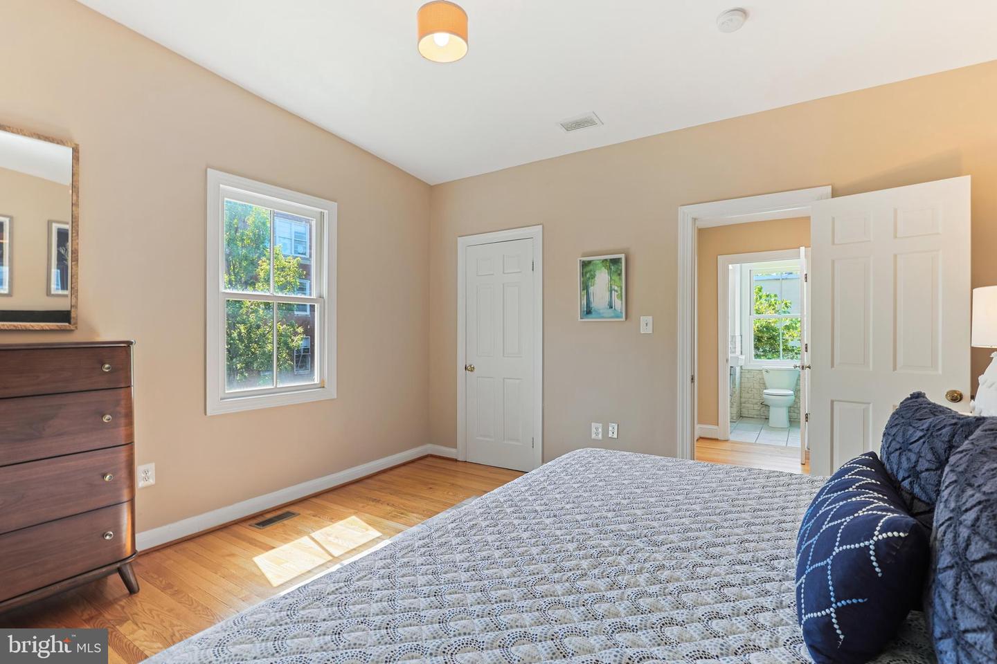 927 G ST SE, WASHINGTON, District Of Columbia 20003, 2 Bedrooms Bedrooms, ,1 BathroomBathrooms,Residential,For sale,927 G ST SE,DCDC2204624 MLS # DCDC2204624