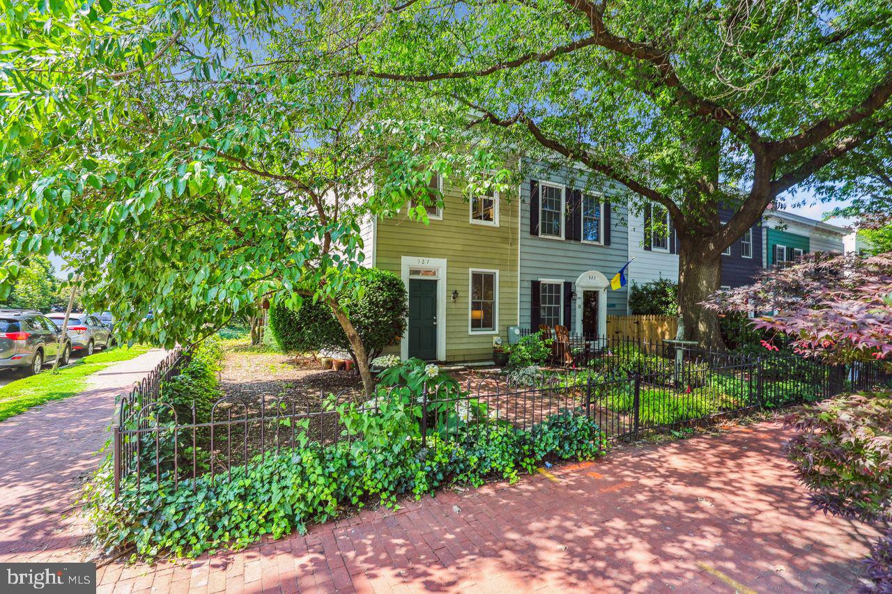 927 G ST SE, WASHINGTON, District Of Columbia 20003, 2 Bedrooms Bedrooms, ,1 BathroomBathrooms,Residential,For sale,927 G ST SE,DCDC2204624 MLS # DCDC2204624