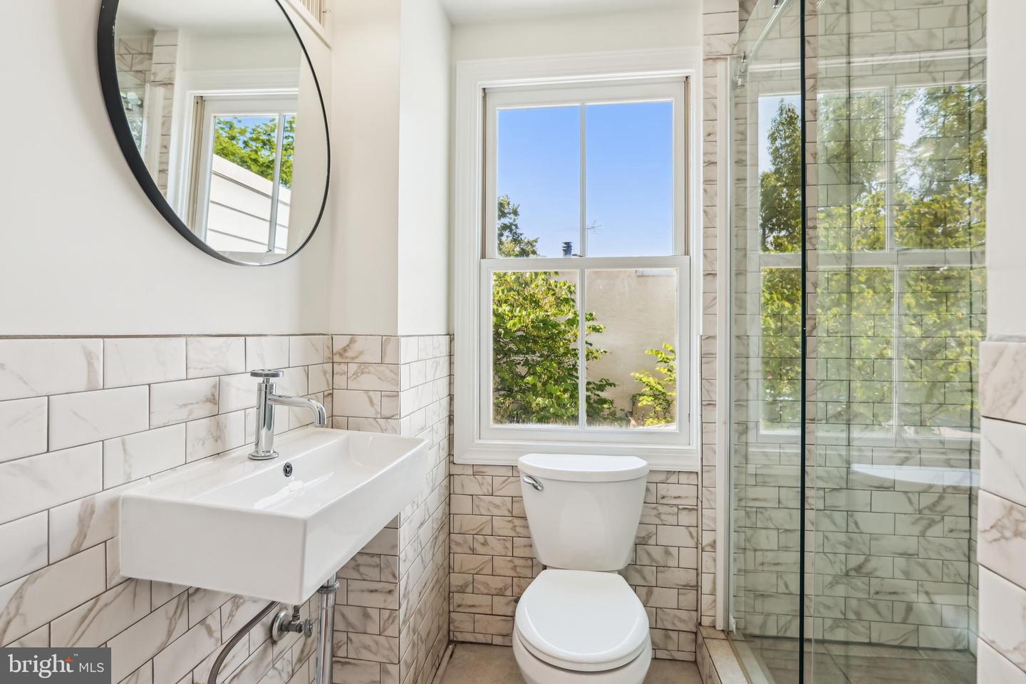 927 G ST SE, WASHINGTON, District Of Columbia 20003, 2 Bedrooms Bedrooms, ,1 BathroomBathrooms,Residential,For sale,927 G ST SE,DCDC2204624 MLS # DCDC2204624