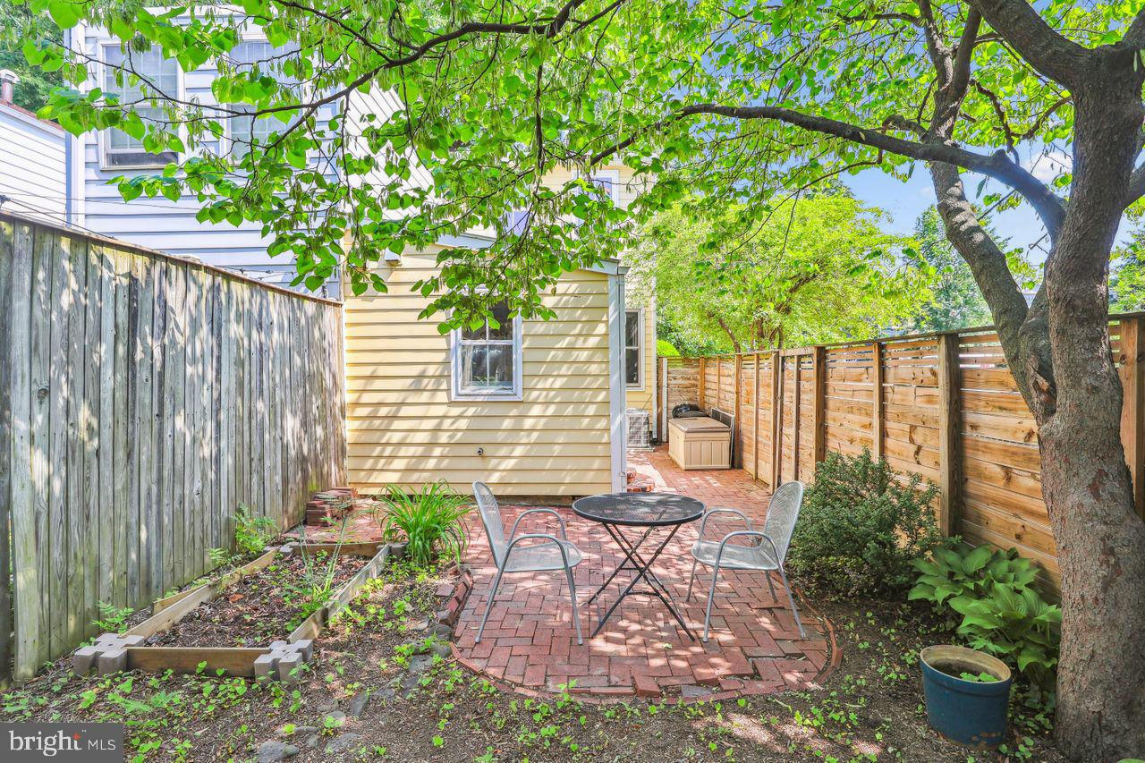 927 G ST SE, WASHINGTON, District Of Columbia 20003, 2 Bedrooms Bedrooms, ,1 BathroomBathrooms,Residential,For sale,927 G ST SE,DCDC2204624 MLS # DCDC2204624