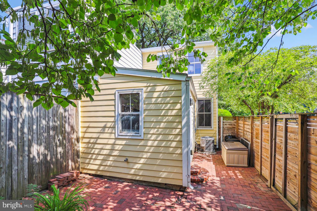 927 G ST SE, WASHINGTON, District Of Columbia 20003, 2 Bedrooms Bedrooms, ,1 BathroomBathrooms,Residential,For sale,927 G ST SE,DCDC2204624 MLS # DCDC2204624