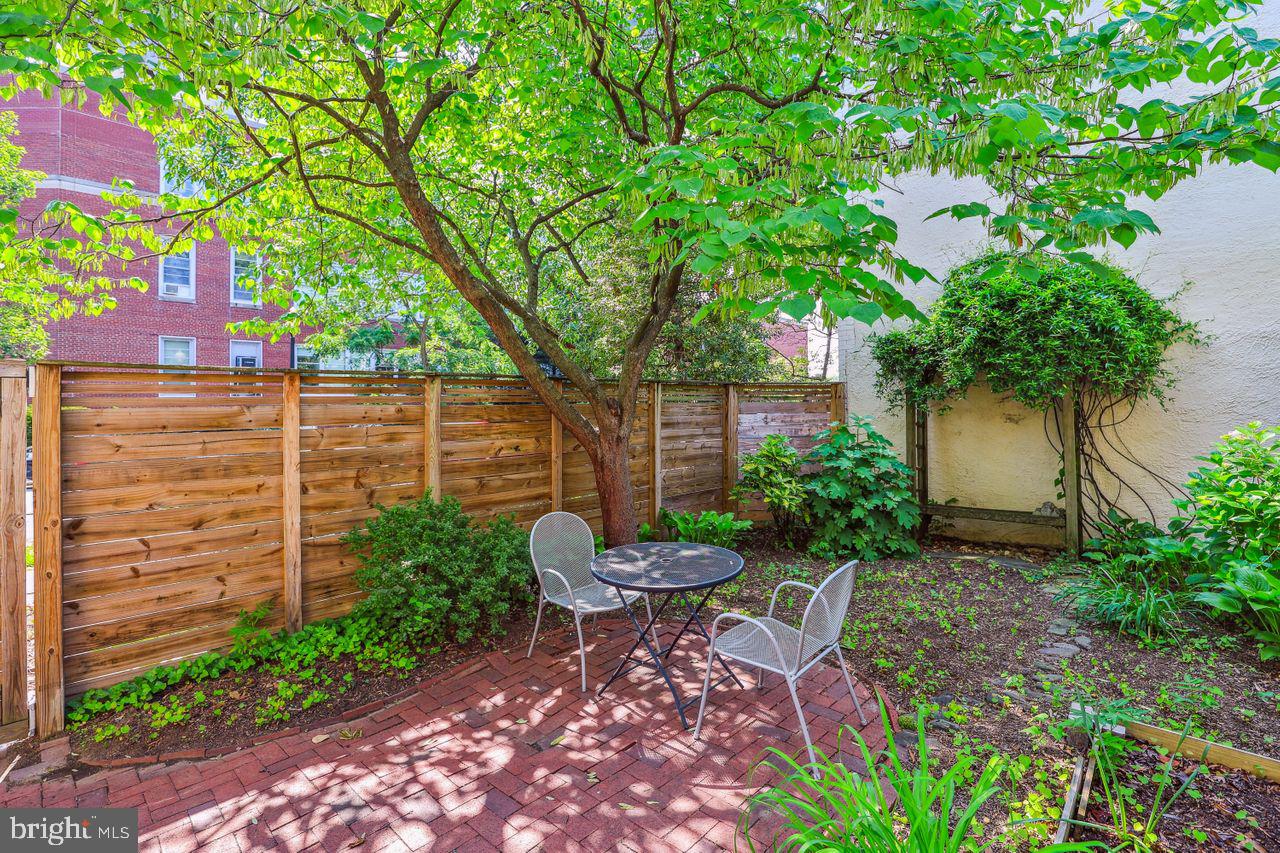 927 G ST SE, WASHINGTON, District Of Columbia 20003, 2 Bedrooms Bedrooms, ,1 BathroomBathrooms,Residential,For sale,927 G ST SE,DCDC2204624 MLS # DCDC2204624