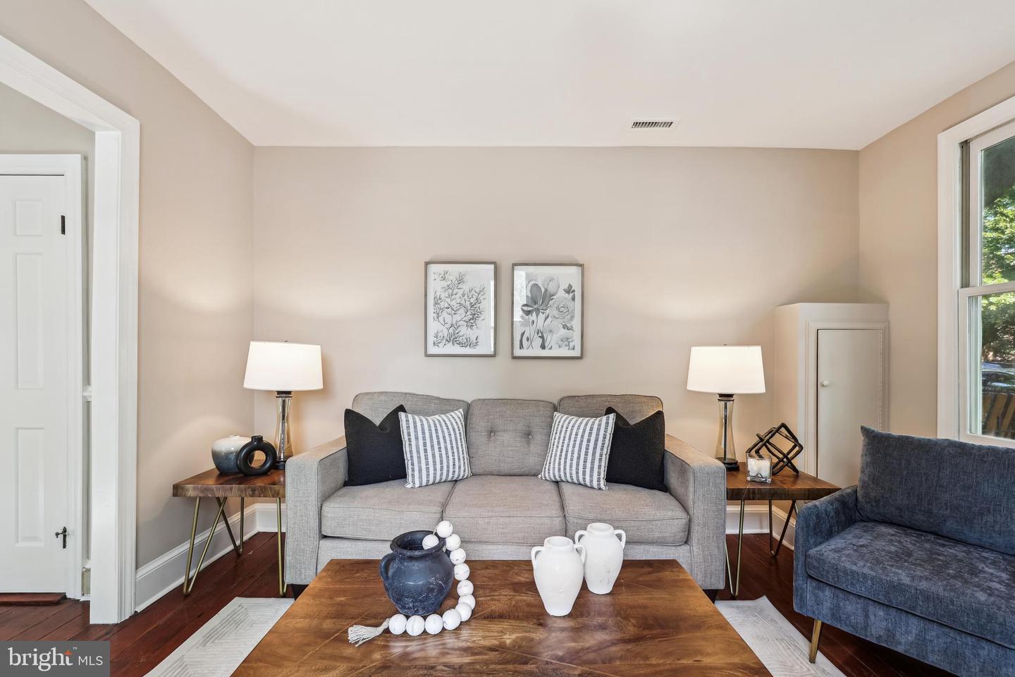 927 G ST SE, WASHINGTON, District Of Columbia 20003, 2 Bedrooms Bedrooms, ,1 BathroomBathrooms,Residential,For sale,927 G ST SE,DCDC2204624 MLS # DCDC2204624