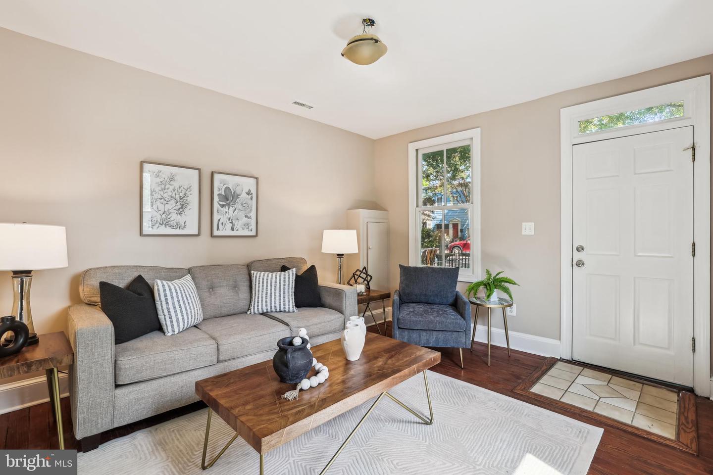927 G ST SE, WASHINGTON, District Of Columbia 20003, 2 Bedrooms Bedrooms, ,1 BathroomBathrooms,Residential,For sale,927 G ST SE,DCDC2204624 MLS # DCDC2204624