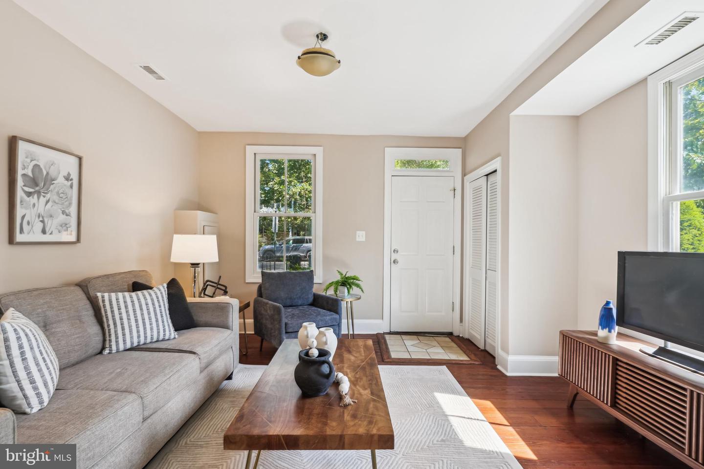927 G ST SE, WASHINGTON, District Of Columbia 20003, 2 Bedrooms Bedrooms, ,1 BathroomBathrooms,Residential,For sale,927 G ST SE,DCDC2204624 MLS # DCDC2204624