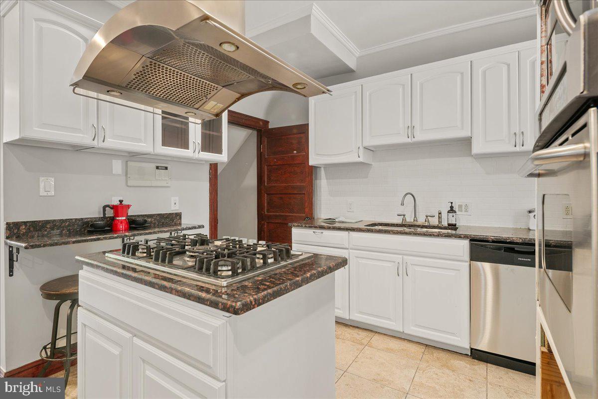 1360 PERRY PL NW, WASHINGTON, District Of Columbia 20010, 3 Bedrooms Bedrooms, ,3 BathroomsBathrooms,Residential,For sale,1360 PERRY PL NW,DCDC2204670 MLS # DCDC2204670