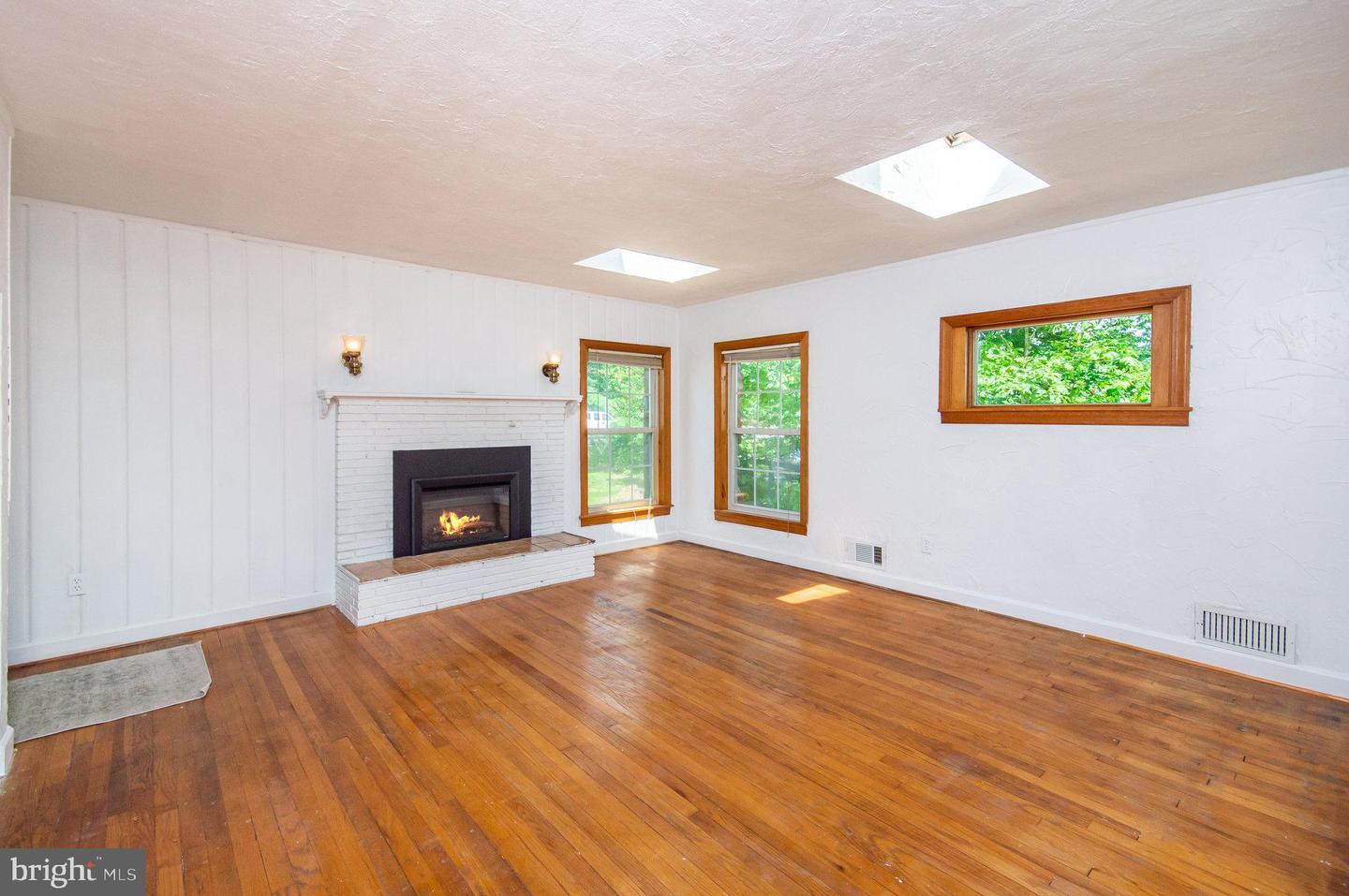 3913 JAMES MADISON HWY, HAYMARKET, Virginia 20169, 3 Bedrooms Bedrooms, ,1 BathroomBathrooms,Residential,For sale,3913 JAMES MADISON HWY,VAPW2096598 MLS # VAPW2096598